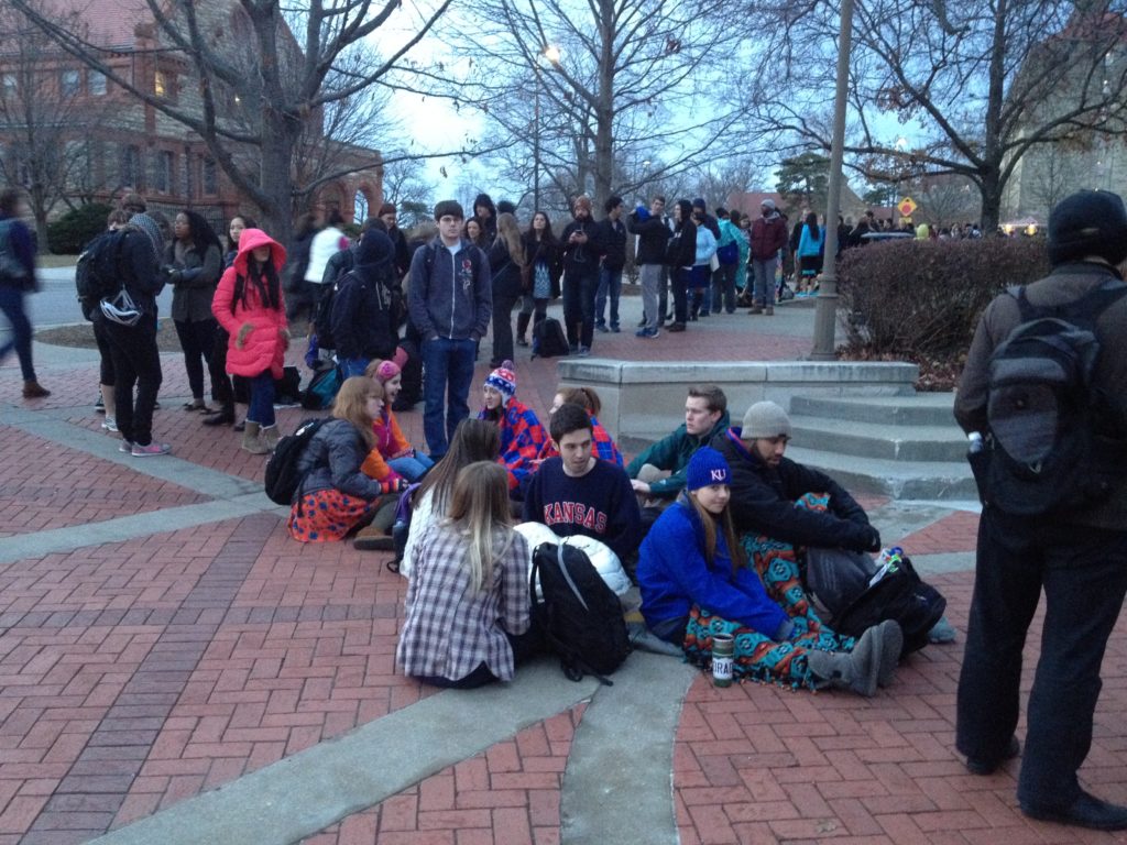 Thousands in Lawrence brave lines for ‘golden ticket’ to Obama’s speech